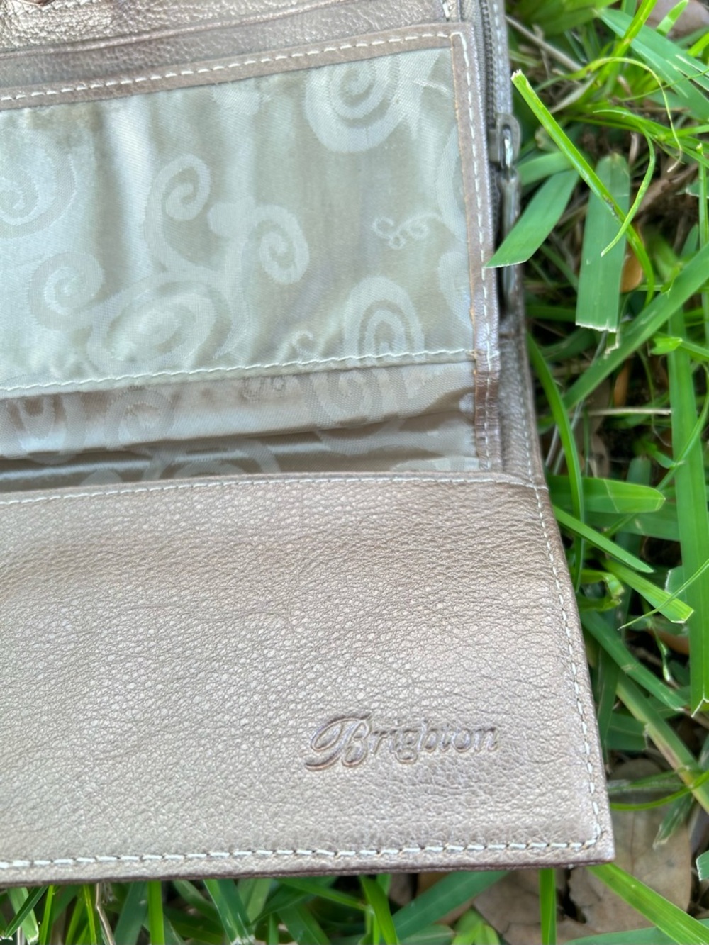 Vintage Croc Embossed Brighton Brown & Cream Crossbody with Gold Trim - Picture 10 of 12